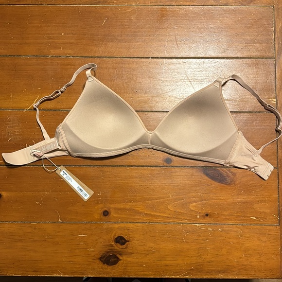 SKIMS WIRELESS FORM T-Shirt/Lightly Lined Bra 30D - Picture 4 of 13